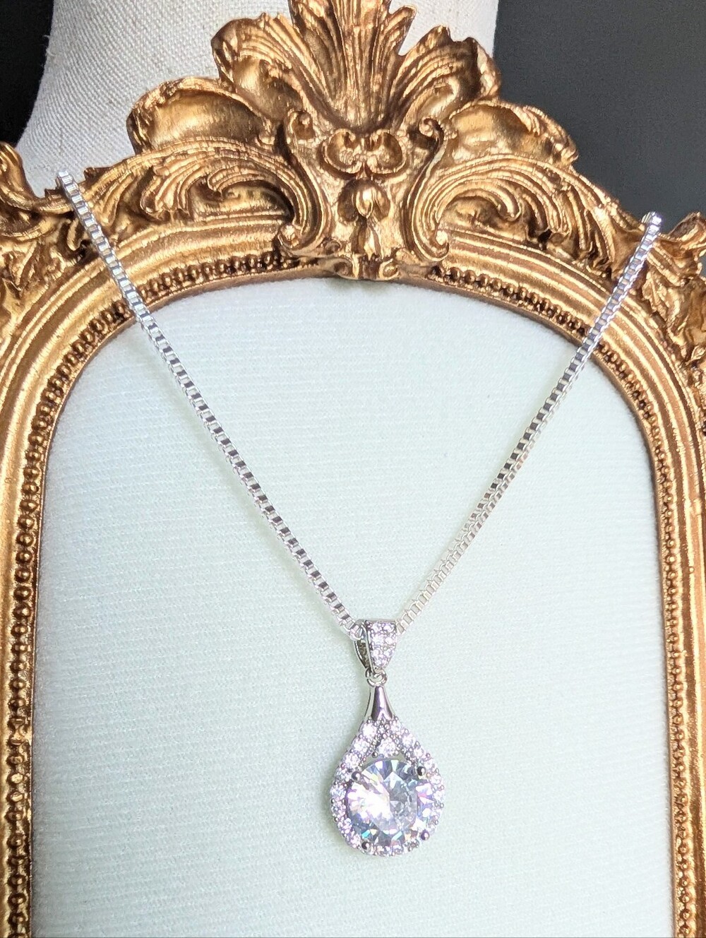 5 Carat Moissanite  Teardrop Pendant Necklace 💎⚜️ 💎 (Diamond looking)